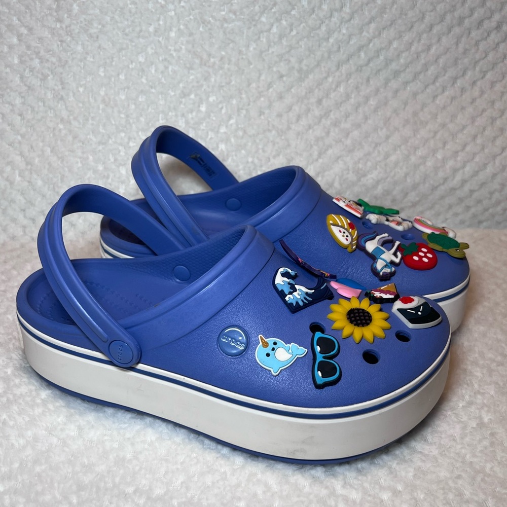 CROCS purple Platform Clogs with Fun charms